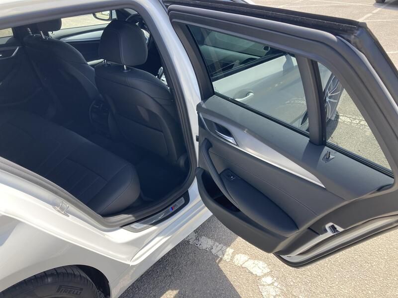 BMW 5 Series • 2023 • 19,800 km 26