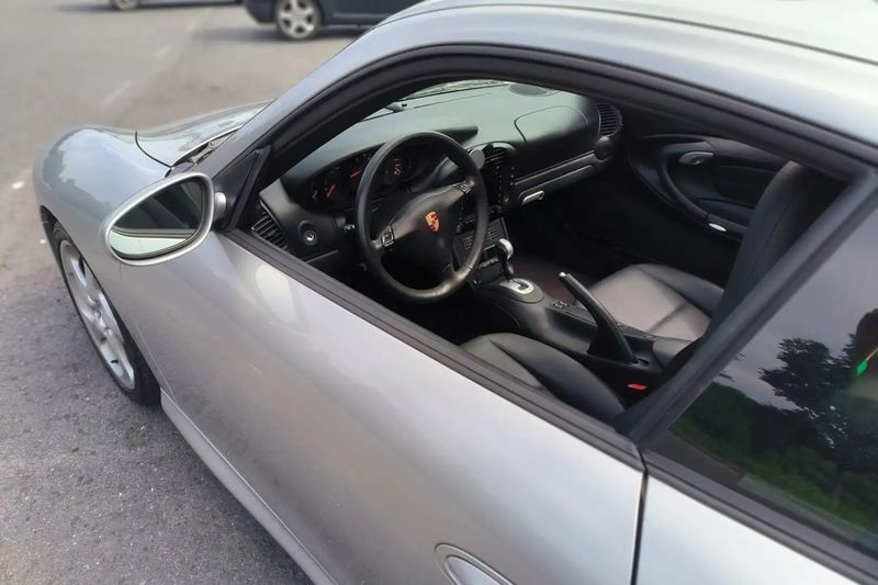 Porsche 911 Carrera • 2003 • 61,000 km 8