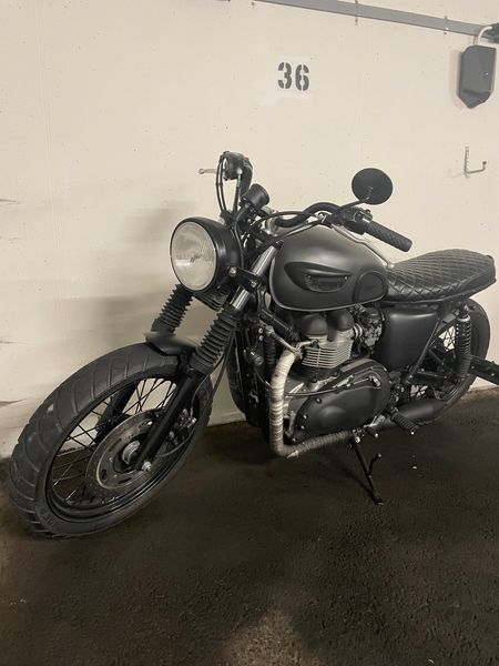 Triumph bonneville t100 • 2002 • 5,000 km 5
