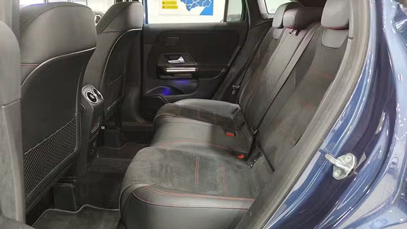 Mercedes-Benz 200 - 300 • 2021 • 34,237 km 11