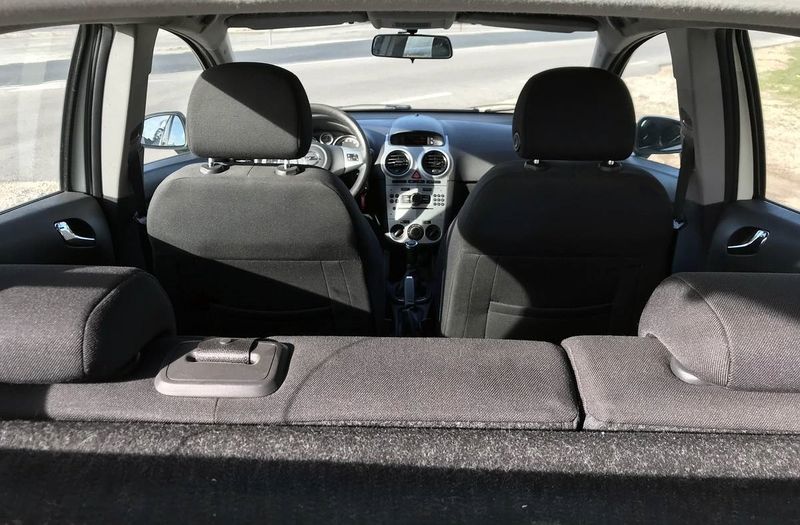 Opel Corsa • 2011 • 200,000 km 5