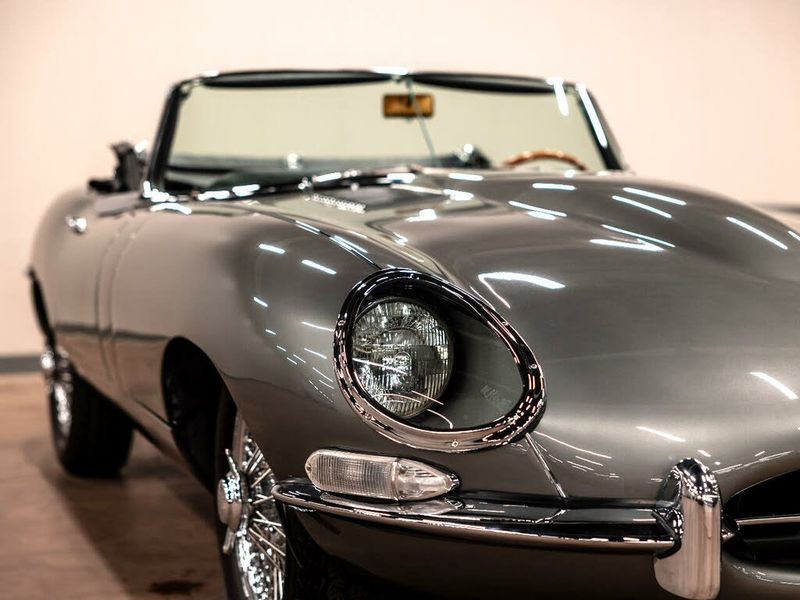 Jaguar E-PACE • 1967 • 42,690 km 11