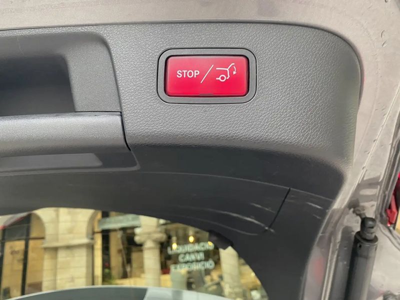 Mercedes-Benz GLA-Class • 2016 • 59,000 km 17