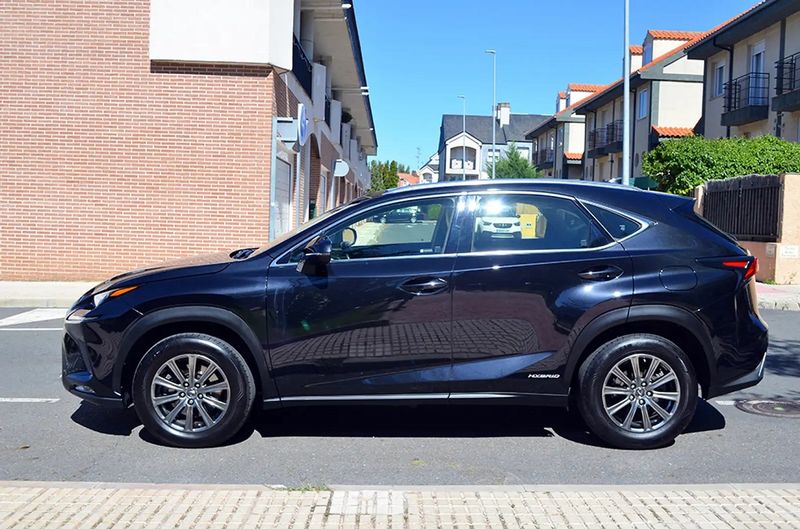 Lexus NX • 2019 • 185,000 km 1