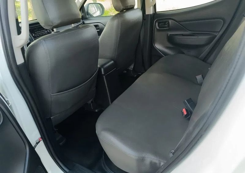 Mitsubishi L200 • 2020 • 28,000 km 4