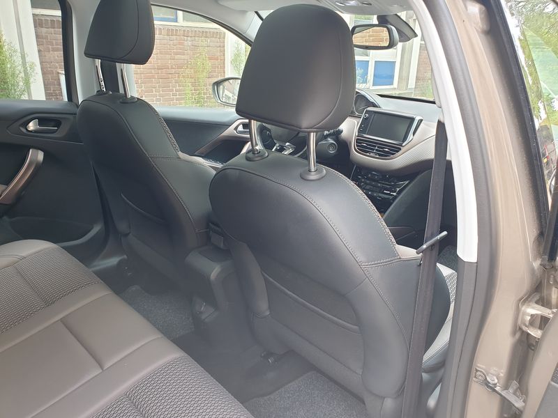 Peugeot 2008 • 2014 • 63,600 km 36