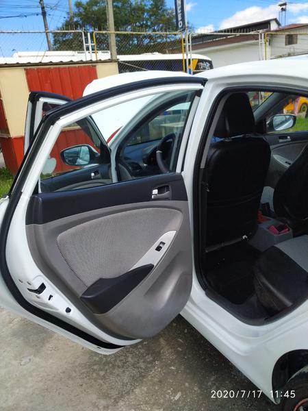 Hyundai Accent • 2012 • 222,000 km 4