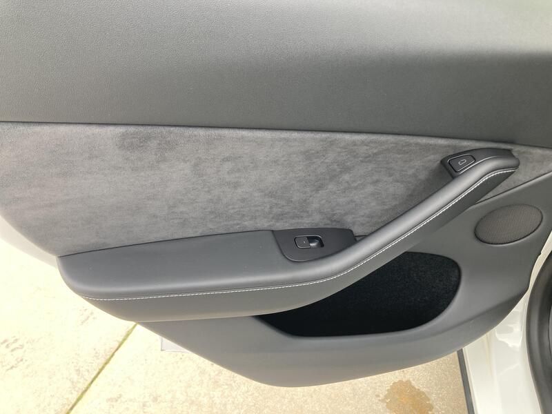 Tesla Model Y • 2024 • 2,458 km 28