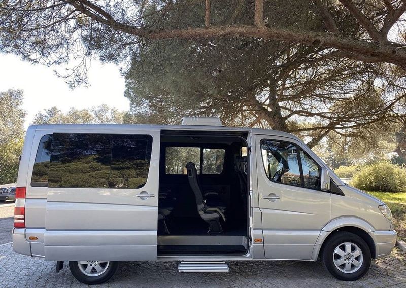 Mercedes-Benz 210 Van • 2010 • 250,000 km 2