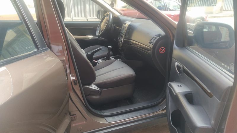Hyundai Santa Fe • 2012 • 140,000 km 4