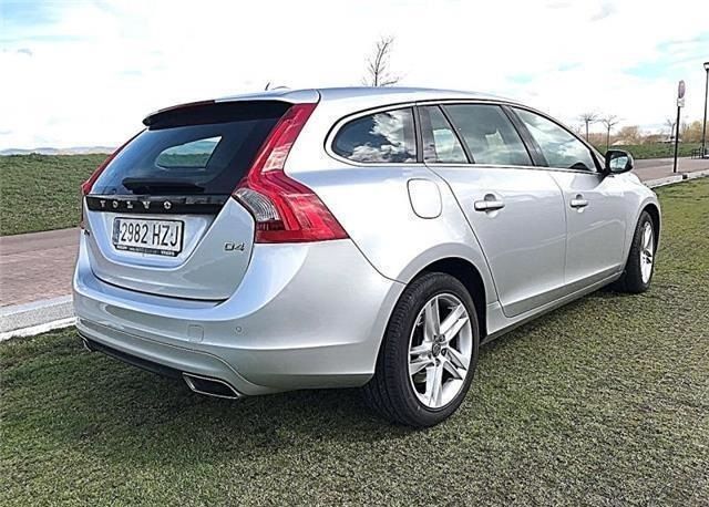 Volvo V60 • 2014 • 129,000 km 3