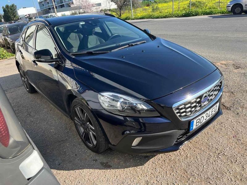 Volvo V40 • 2015 • 151,000 km 5