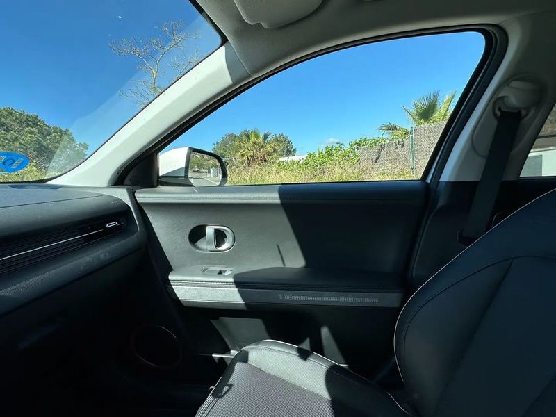 Hyundai Ioniq Electric • 2022 • 42,200 km 5