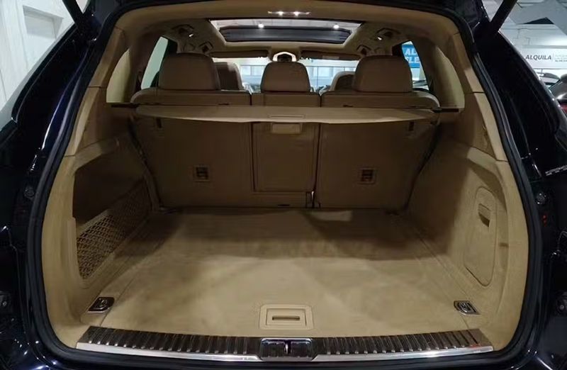 Porsche Cayenne • 2015 • 48,199 km 9