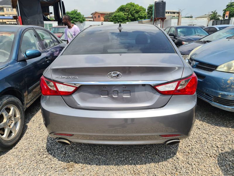 Hyundai Sonata • 2011 • 79,052 km 4