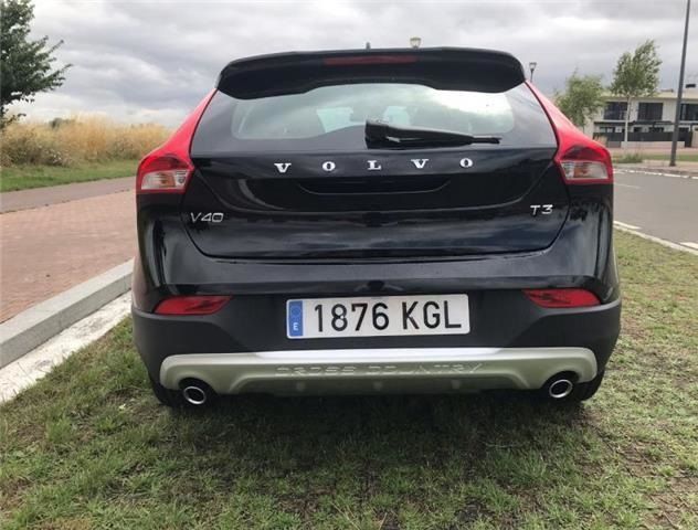 Volvo V40 • 2017 • 118,000 km 5