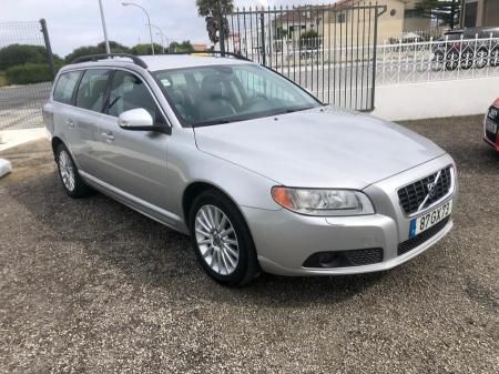Volvo V70 • 2008 • 230,046 km 1