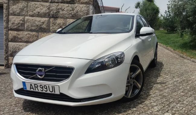 Volvo V40 • 2014 • 145,014 km 1