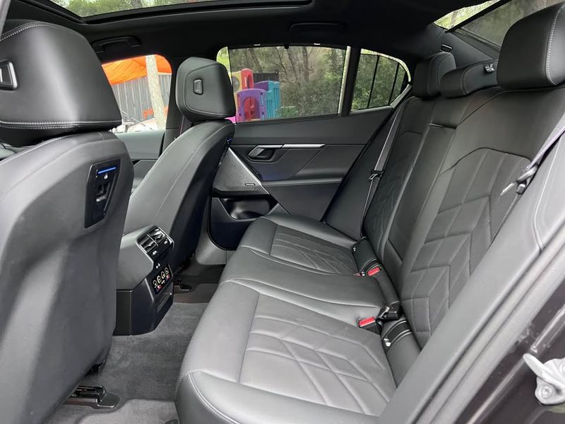 BMW 5 Series • 2023 • 32,500 km 7