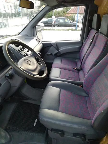Mercedes-Benz 210 Van • 1999 • 280,000 km 6