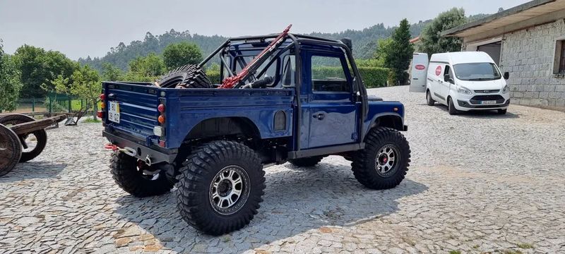 Land Rover Defender • 2001 • 80,000 km 4