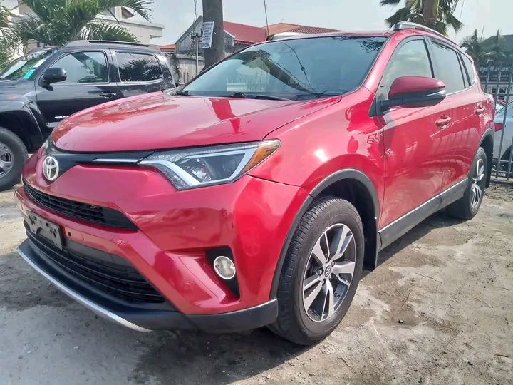 Toyota RAV4 • 2016 • 32 km 5