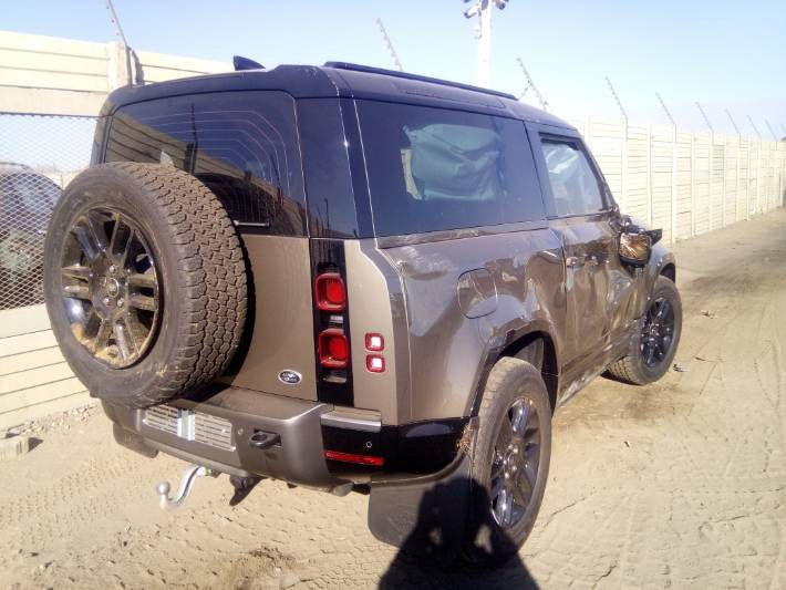 Land Rover Defender • 2021 • 75,225 km 8