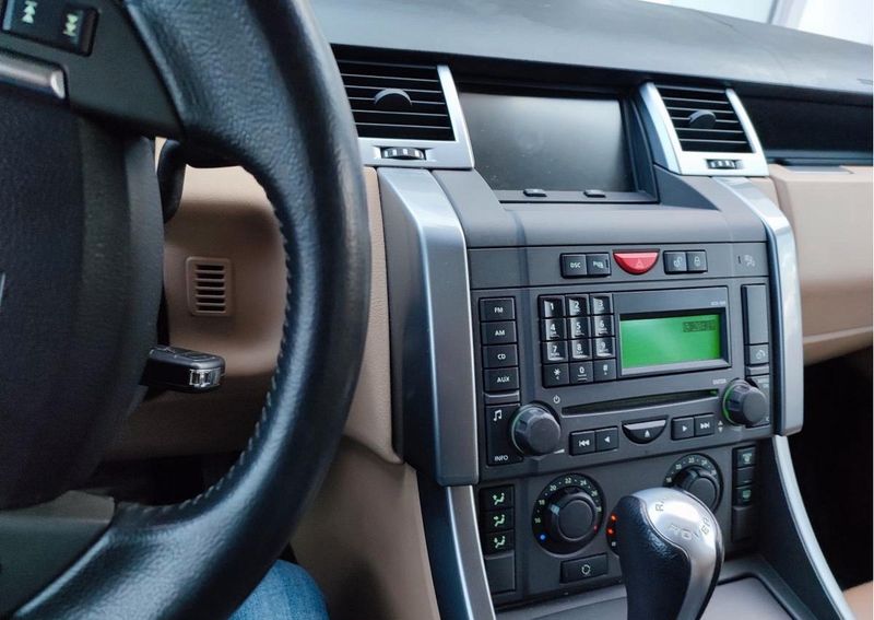 Land Rover Range Rover • 2007 • 110,000 km 3