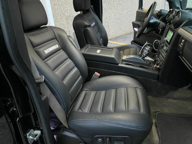 Hummer H2 • 2003 • 65,000 km 10