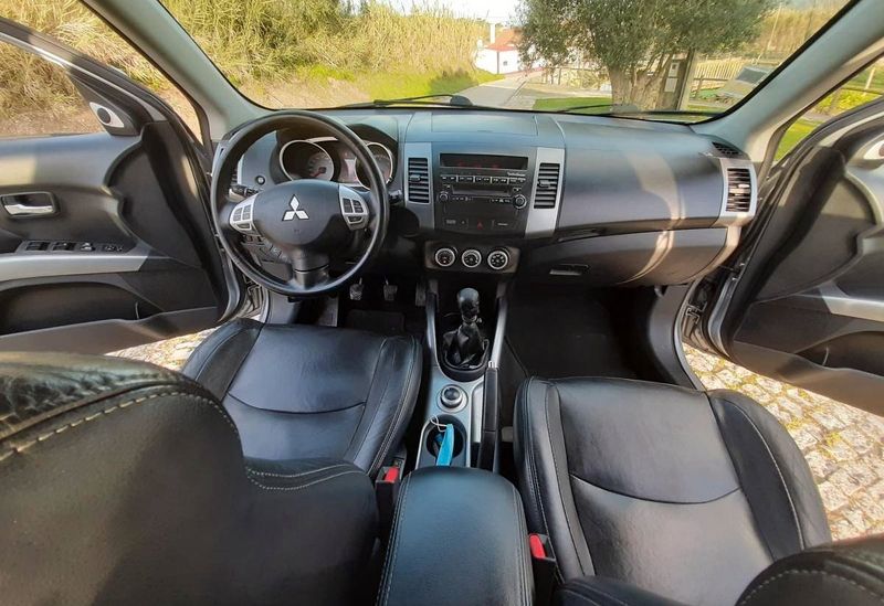 Mitsubishi Outlander • 2009 • 180,000 km 5