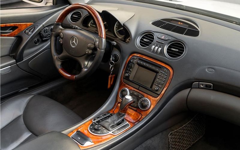 Mercedes-Benz SL • 2001 • 60,000 km 3