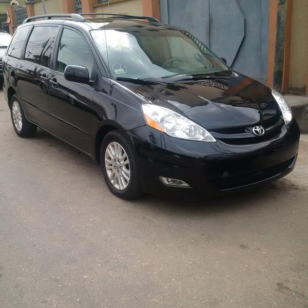 Toyota Sienna • 2006 • 100,113 km 5