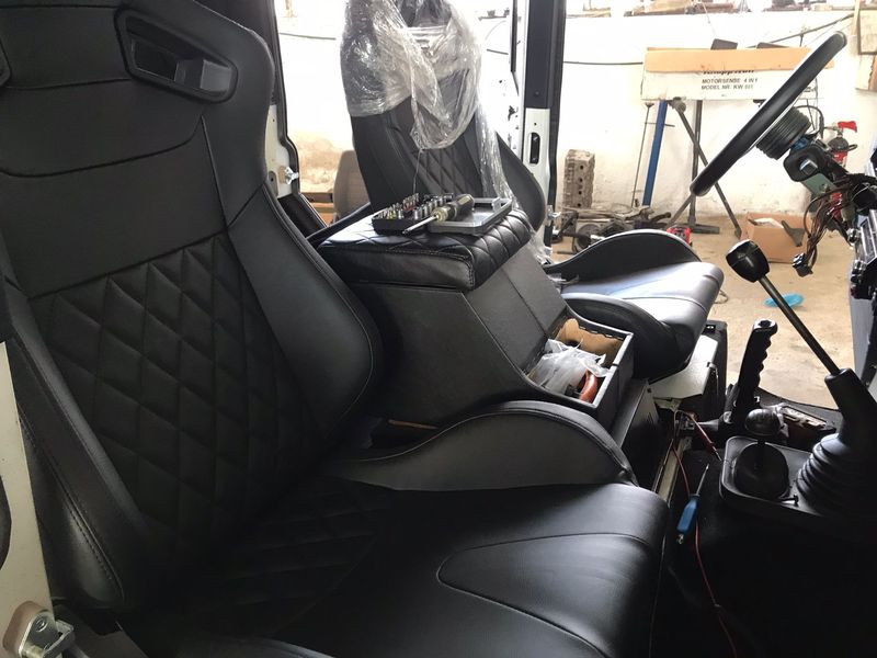 Land Rover Defender • 2005 • 135,000 km 7