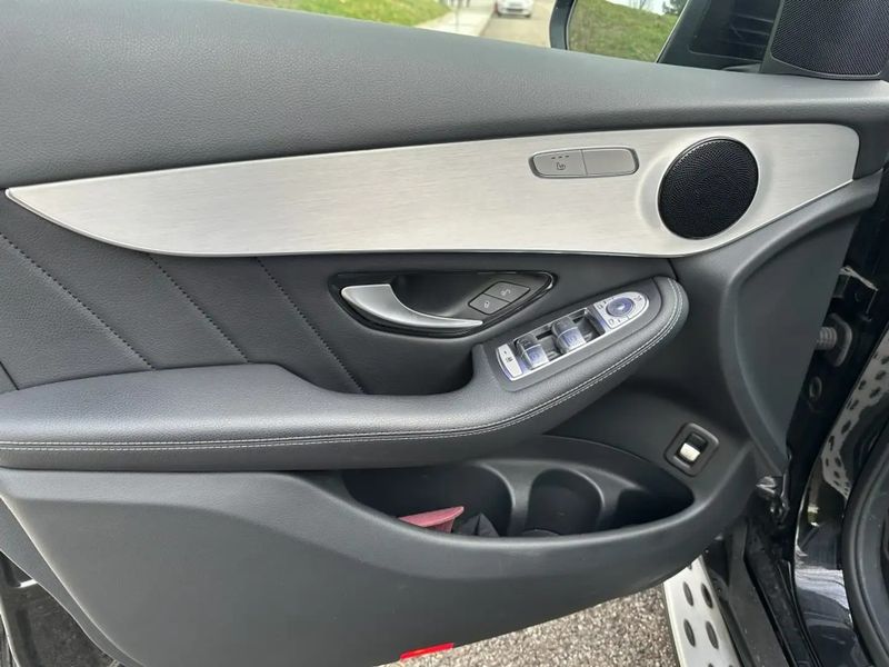 Mercedes-Benz GLC-Class • 2022 • 45,000 km 5