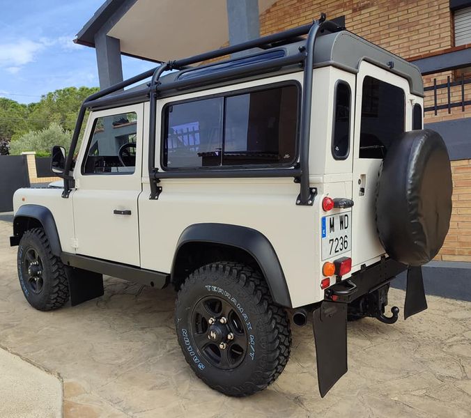 Land Rover Defender • 1998 • 173,000 km 3