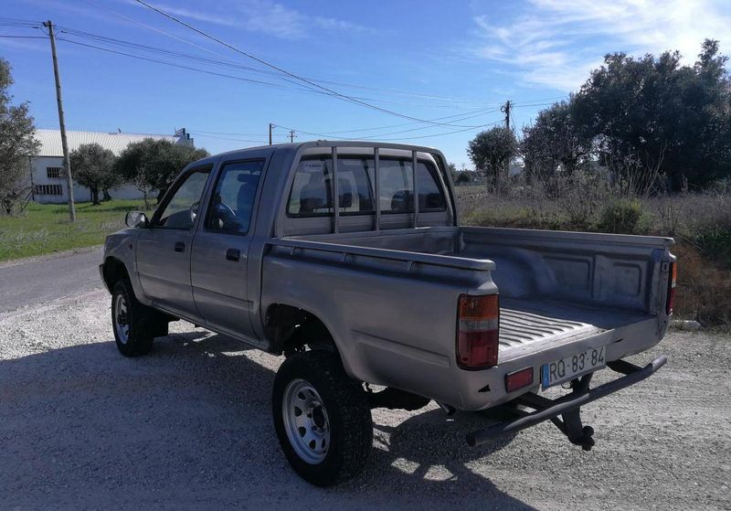 Toyota Hilux • 1991 • 349,999 km 2