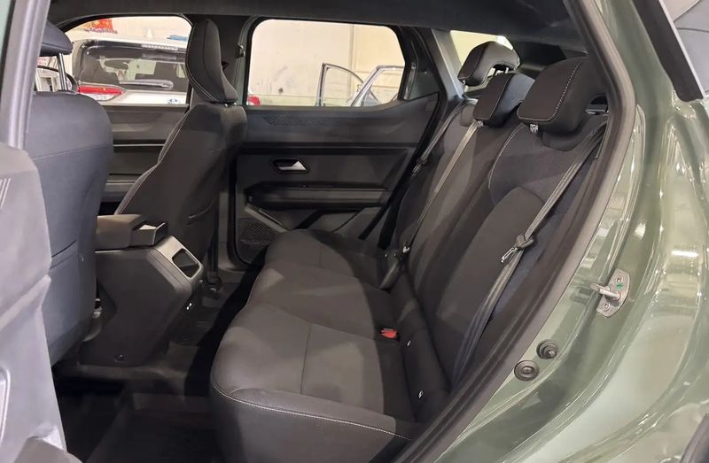 Dacia Duster • 2025 • 4,598 km 8