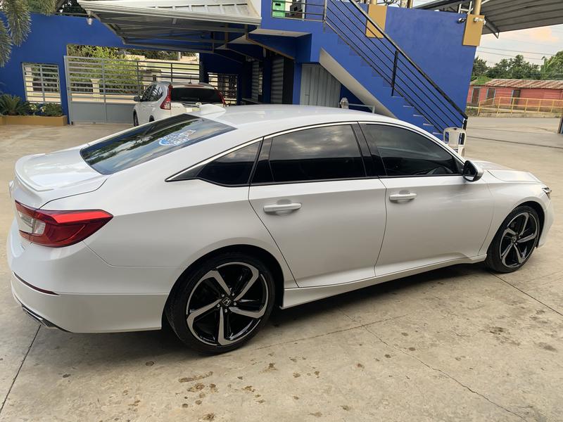 Honda Accord • 2018 • 30 km 9