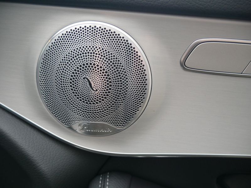 Mercedes-Benz GLC-Class • 2020 • 18,000 km 26