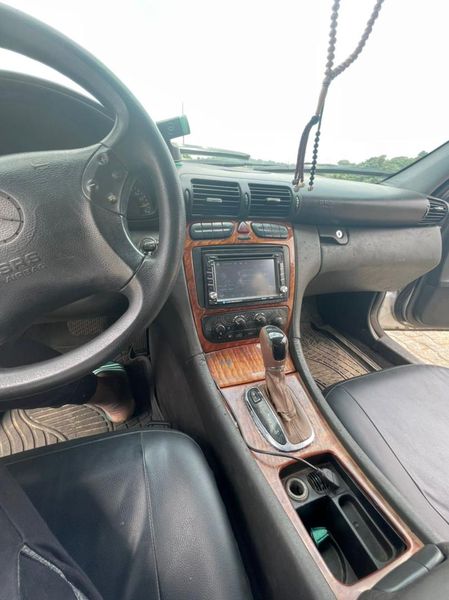 Mercedes-Benz C-Class • 2004 • 130,000 km 3