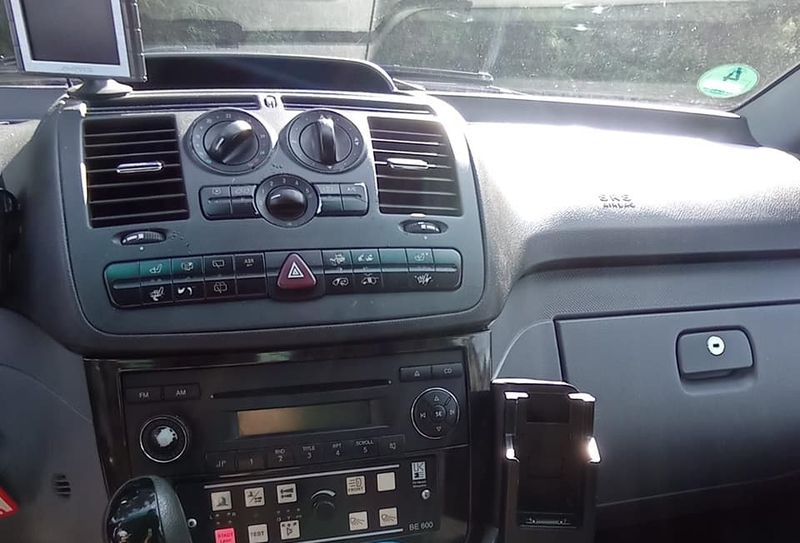 Mercedes-Benz 210 Van • 2009 • 190,000 km 6