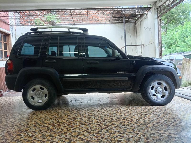 Jeep Liberty • 2004 • 176,000 km 2