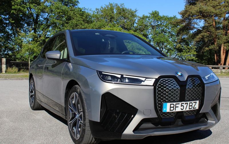 BMW i8 • 2023 • 18,000 km 1