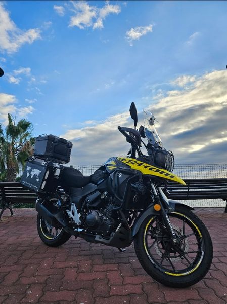Suzuki vstorm • 2018 • 23,000 km 1