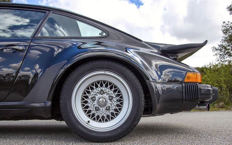 Porsche 911 • 1980 • 100,000 km 9