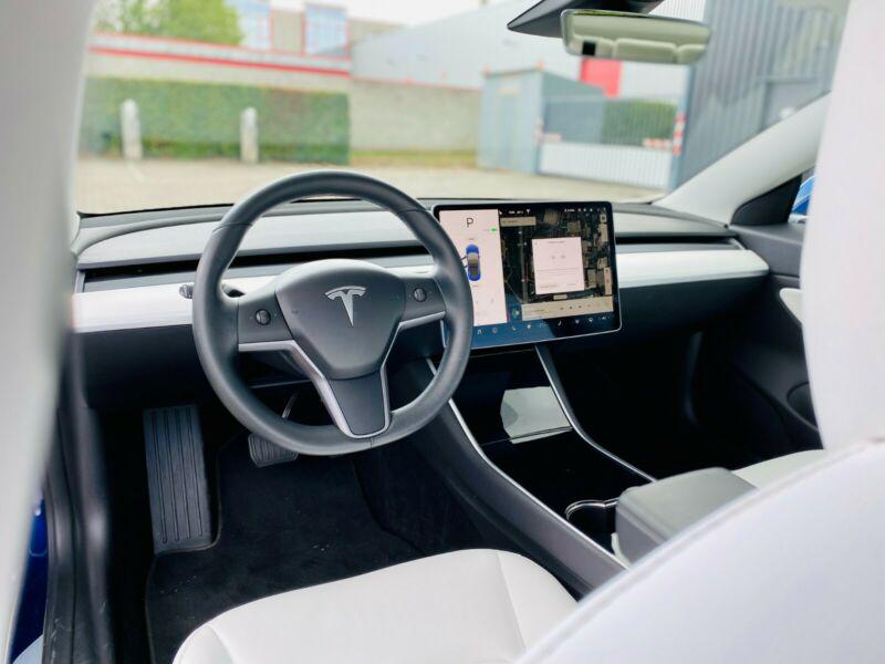 Tesla Model 3 • 2020 • 1 km 2