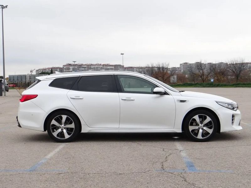 Kia Optima • 2017 • 69,900 km 13