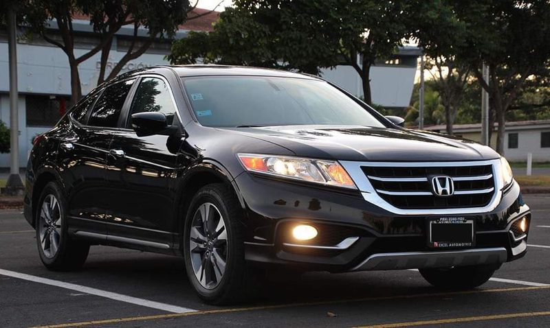 Honda Crosstour • 2014 • 123,456 km 9