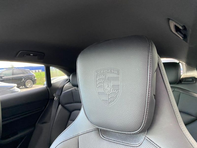 Porsche Taycan • 2021 • 38,990 km 7