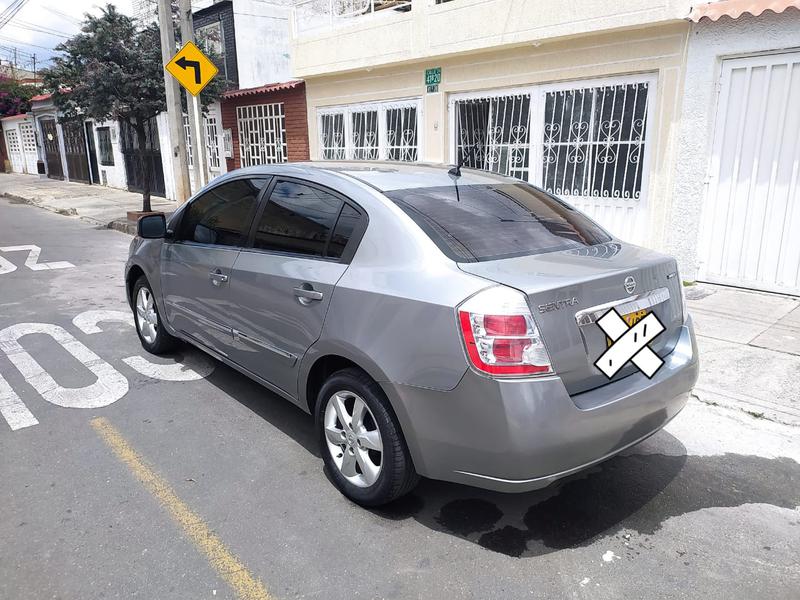 Nissan Sentra 2.0 • 2010 • 134,000 km 3